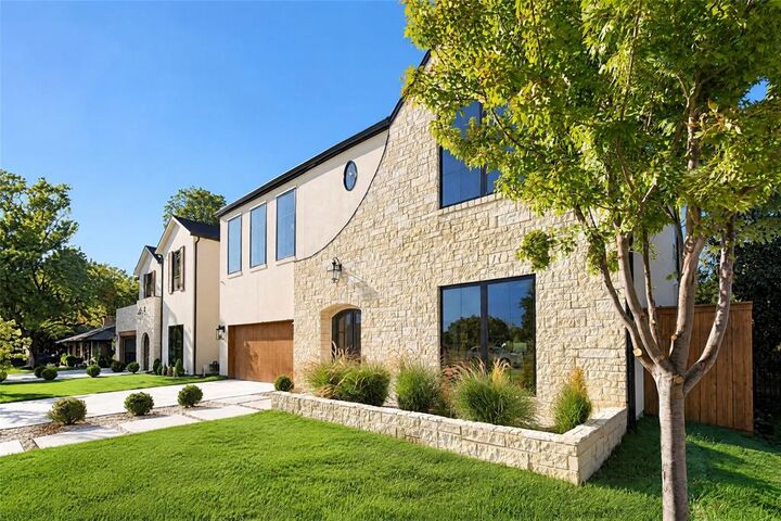 Property Photo: 3733 Clover Lane TX 75220