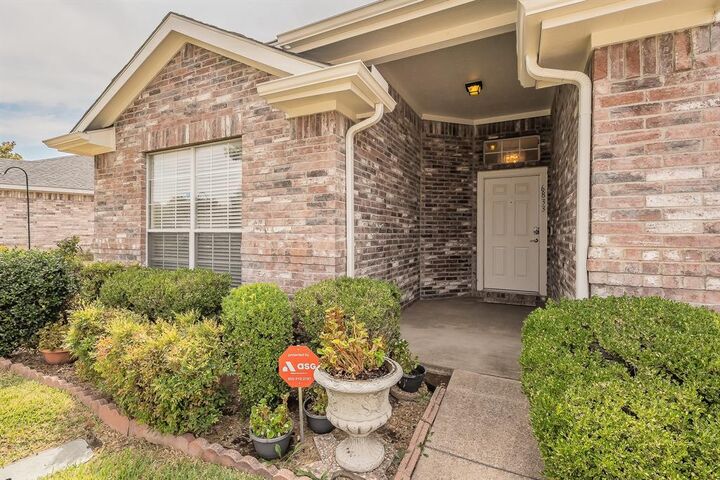 Property Photo: 6833 Bluff View Drive TX 76137