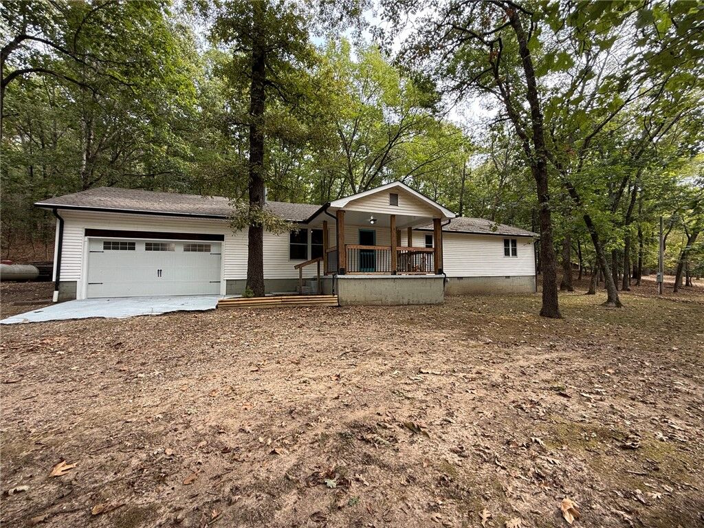 Property Photo: 8120 W Clear Creek Road OK 74347