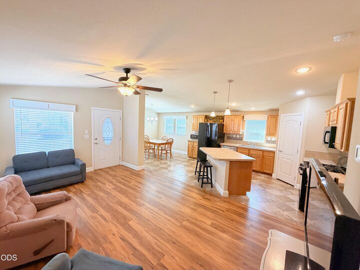 Property Photo: 204 Kingsley Drive OR 97526