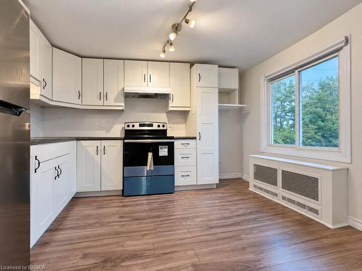 Property Photo: 70 Grandview Street 3 ON N3R 6X2