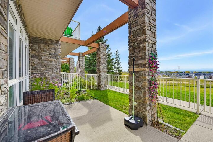 Property Photo: 117 Rockyledge View NW 4 AB T3G 5X1