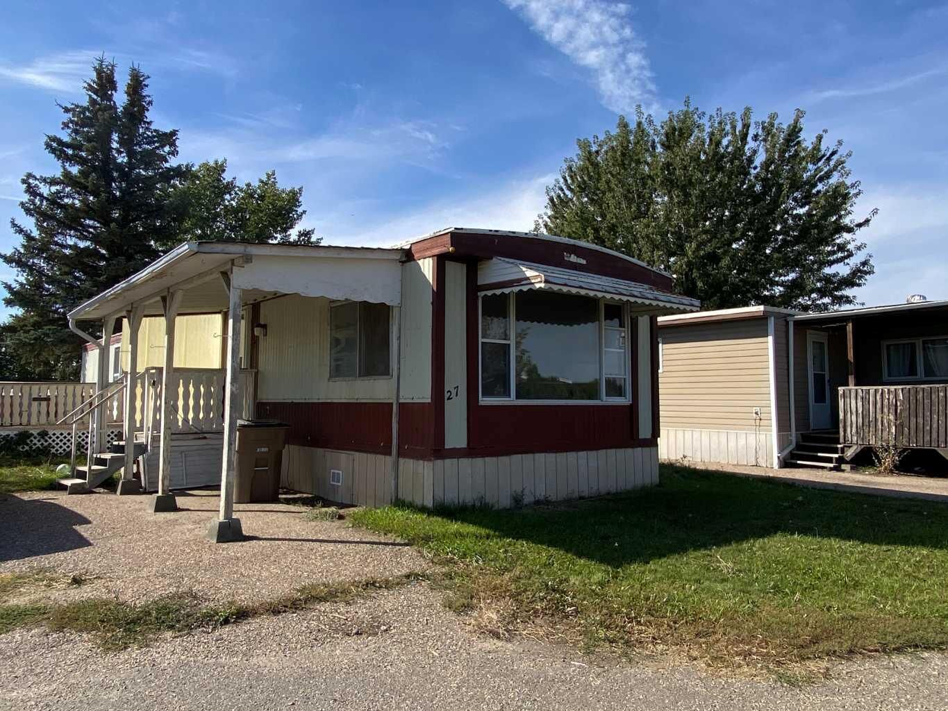 Property Photo:  27 Lake Stafford Crescent E  AB T1R 0P5 