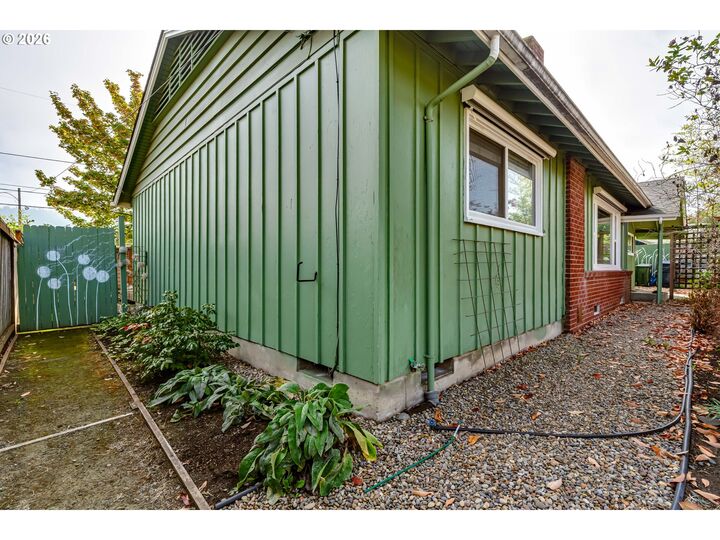 Property Photo:  3475 Ferry St  OR 97405 