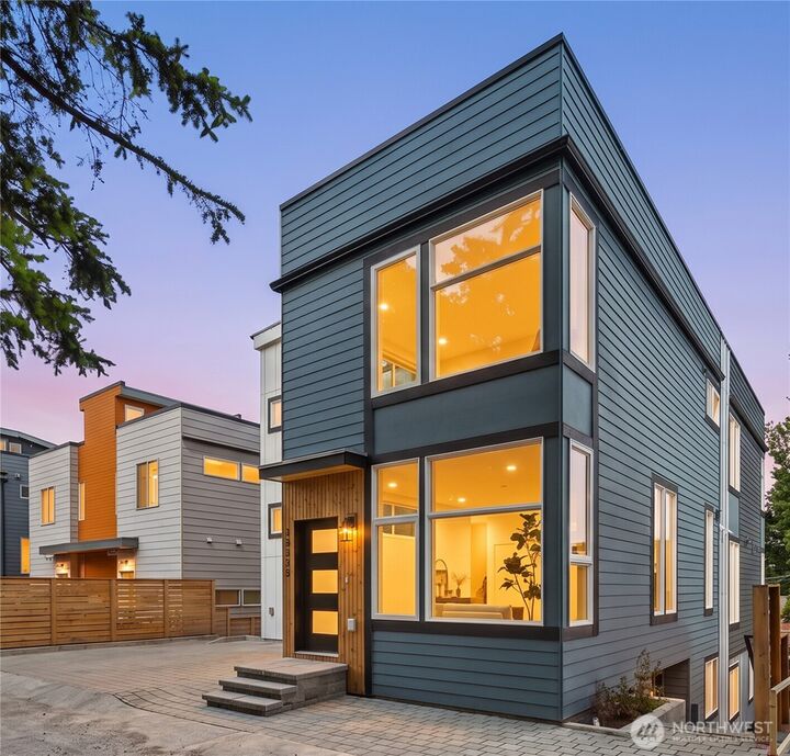 Property Photo: 3035 A 21st Avenue W WA 98199