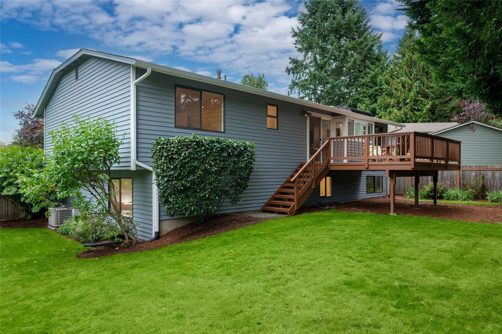 Property Photo:  10026 NE 140th St  WA 98034 