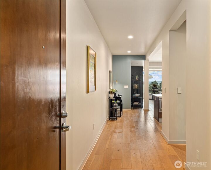 Property Photo:  631  Market Street 401  WA 98033 