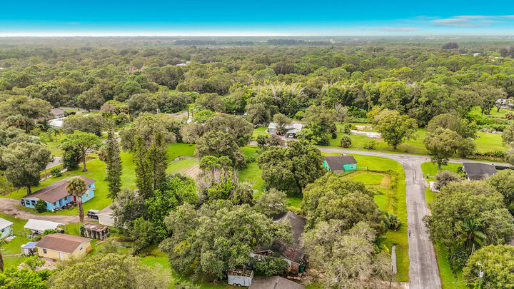 Property Photo: 2930 Middle Road FL 34981