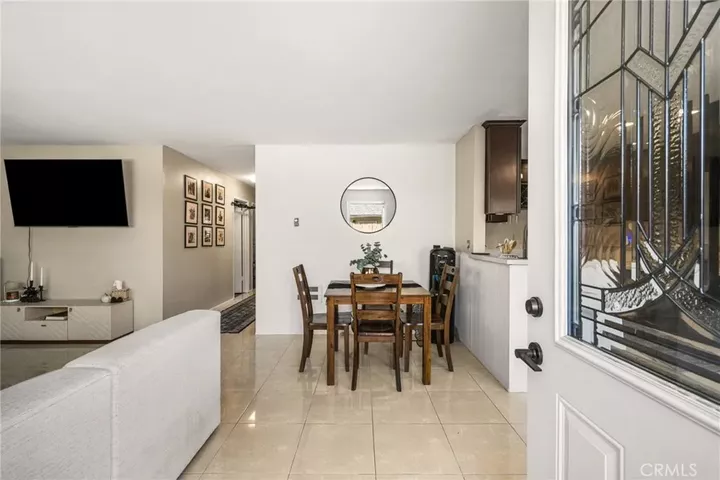 Property Photo:  134 S Magnolia Avenue 2C  CA 92804 