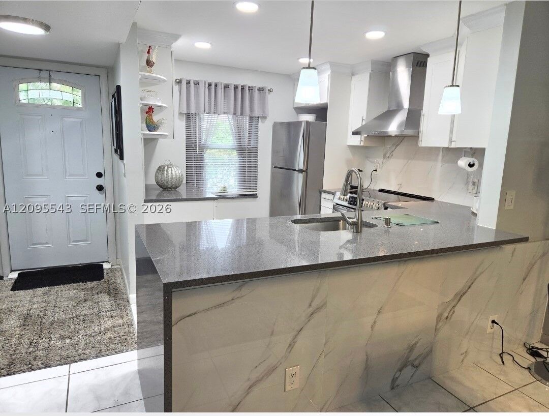 Property Photo: 7205 NW 4th Pl 106 FL 33063