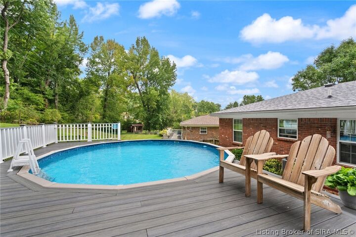 Property Photo: 512 Hamlet Drive IN 47150