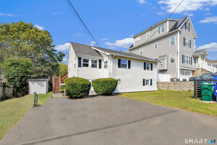Property Photo:  105 Washington Parkway  CT 06615 