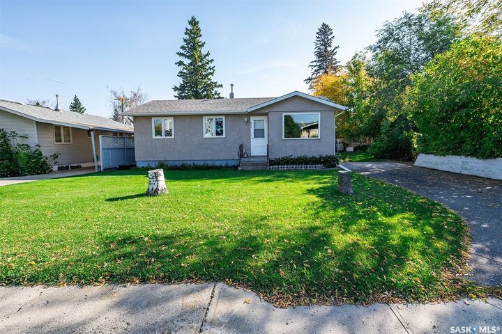 Property Photo: 404 6th Street E SK S0A 4T0