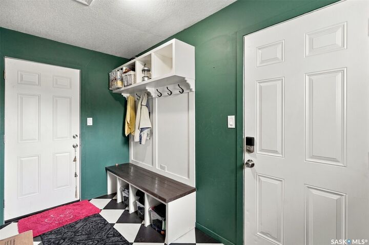 Property Photo:  600 Mullin Avenue E  SK S4N 1C9 