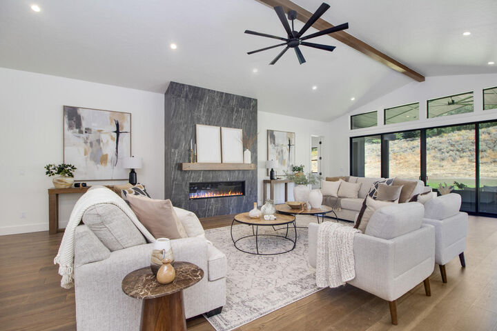 Property Photo: 246 Mariposa Rd ID 83333