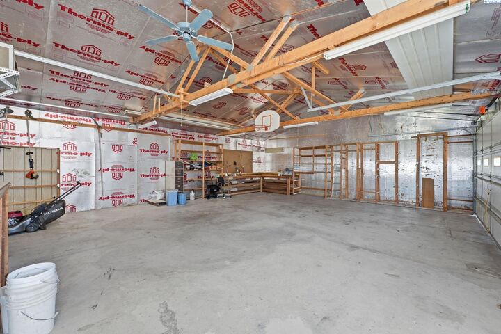 Property Photo: 1330 Farrell Ln WA 99354