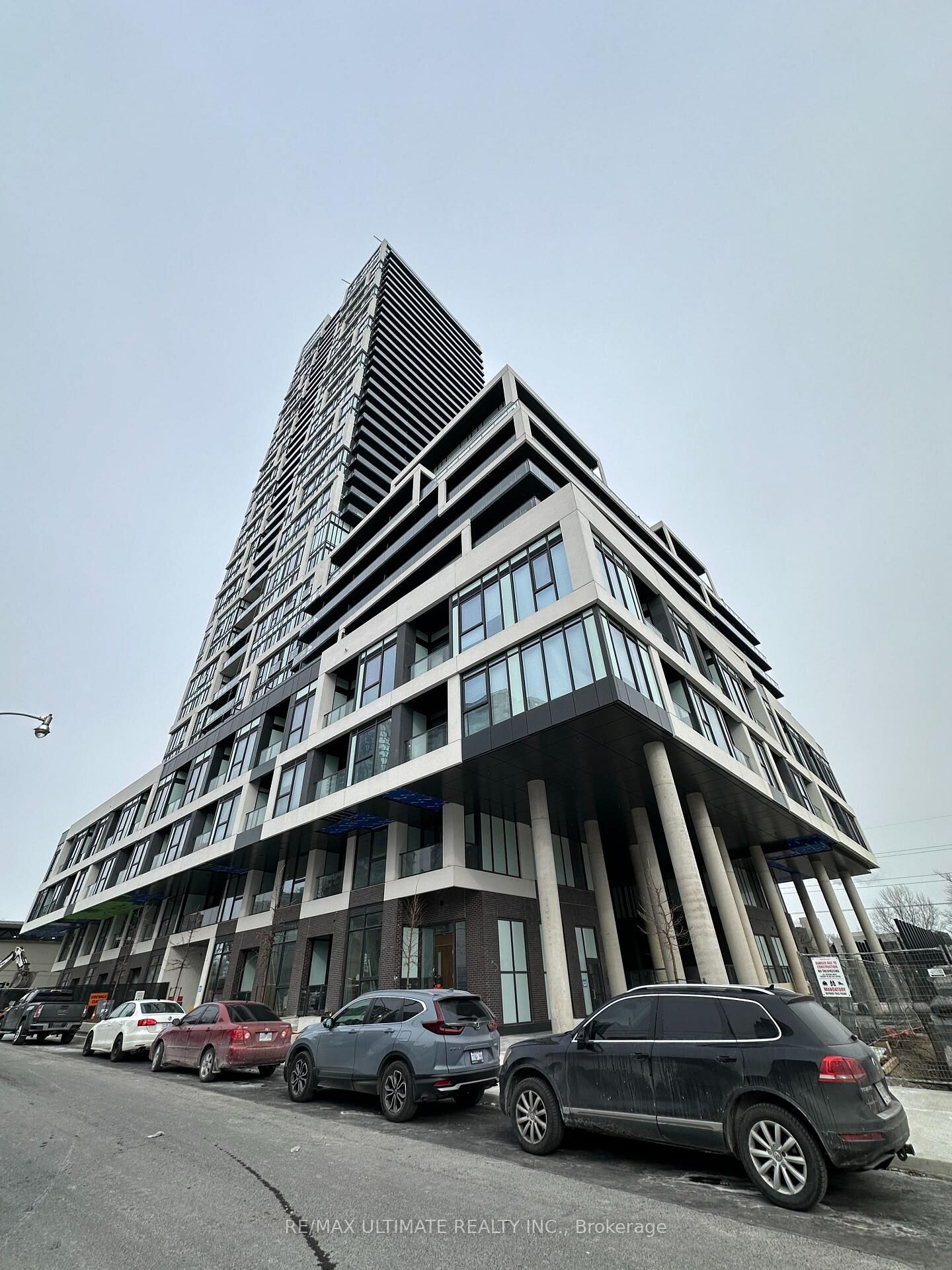 Photo de la propriété:  5 Defries Street 1022  ON M5A 0W7 