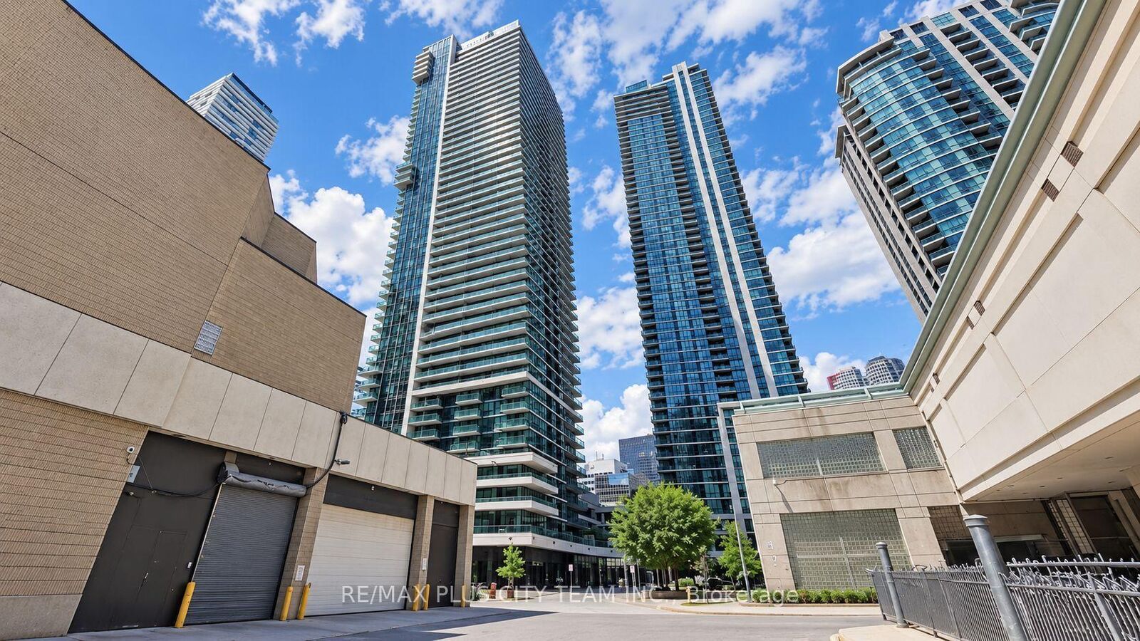 Property Photo:  33 Bay Street 1502  ON M5J 2Z3 