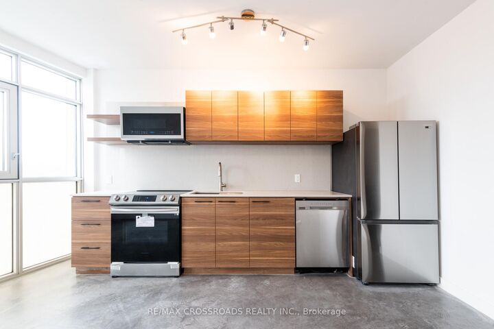 Property Photo:  3333 Dundas Street W 3A  ON M6P 2A6 