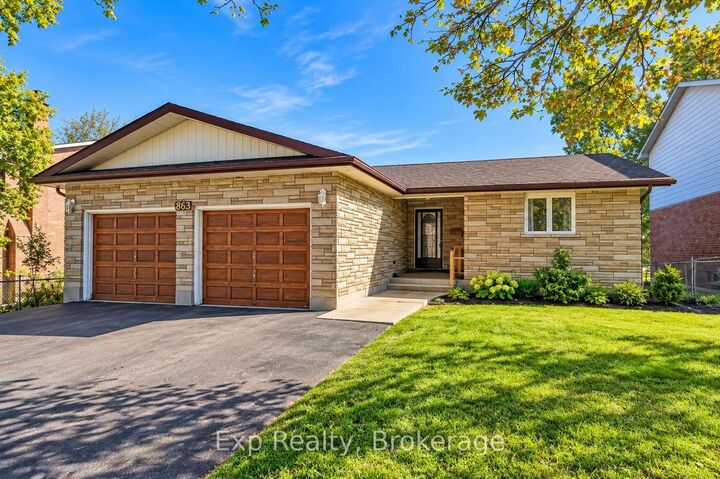Property Photo: 863 Wedgewood Court ON K9J 7T8
