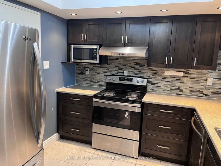 Property Photo: 550 Webb Drive 1101 ON L5B 3Y4