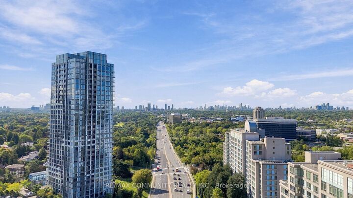 Property Photo:  18 Graydon Hall Drive 2111  ON M3A 0A4 