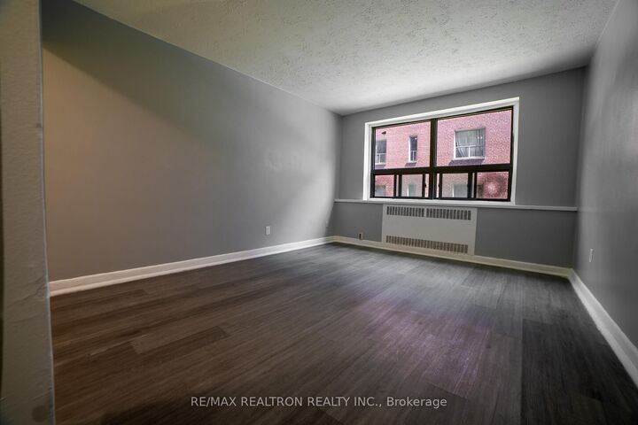 Property Photo:  2369 Lake Shore Boulevard W 111  ON M8V 1C2 
