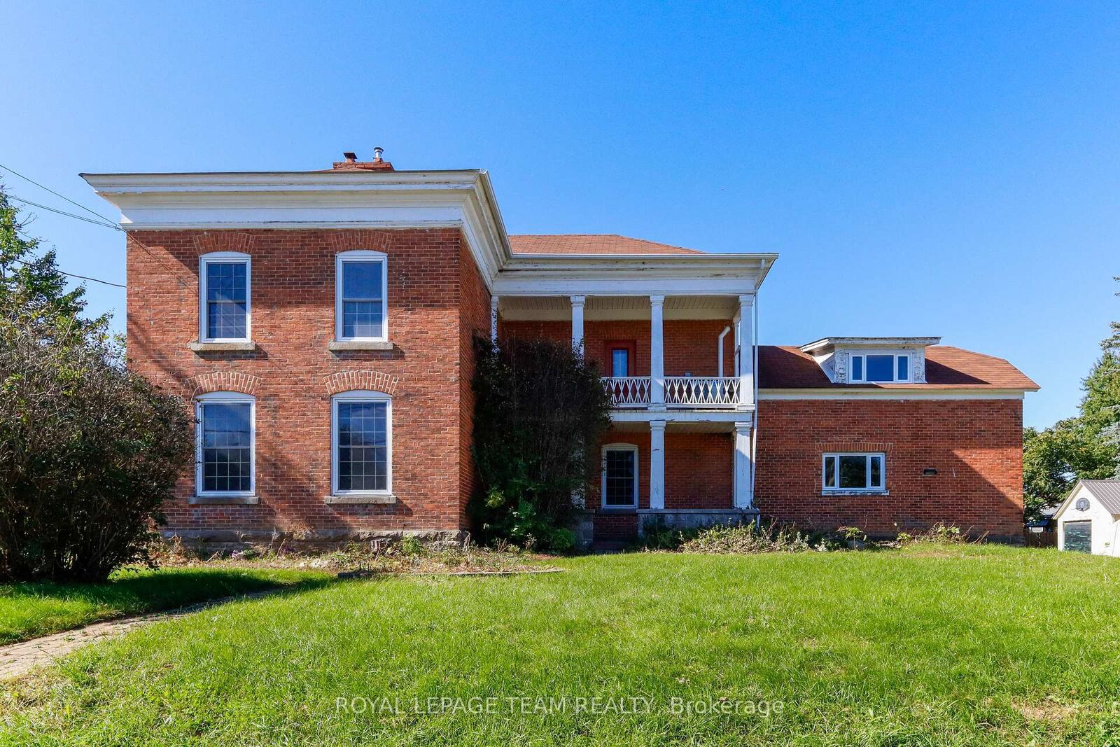 Property Photo: 201 Clothier West Street ON K0G 1J0
