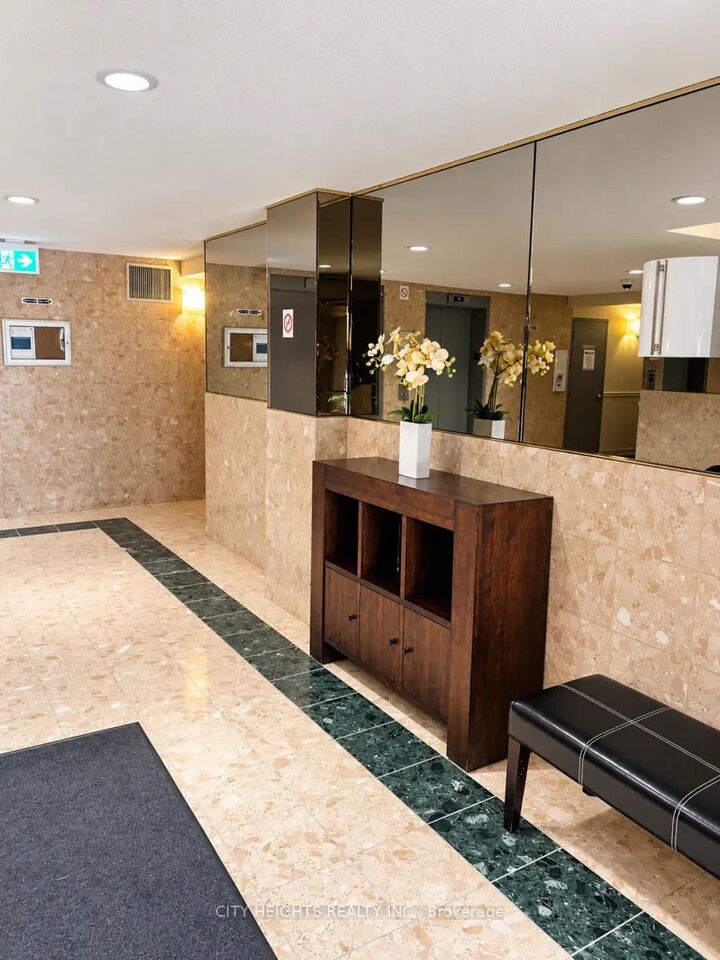 Property Photo:  95 Byron Baseline Road 808  ON N6K 2E1 