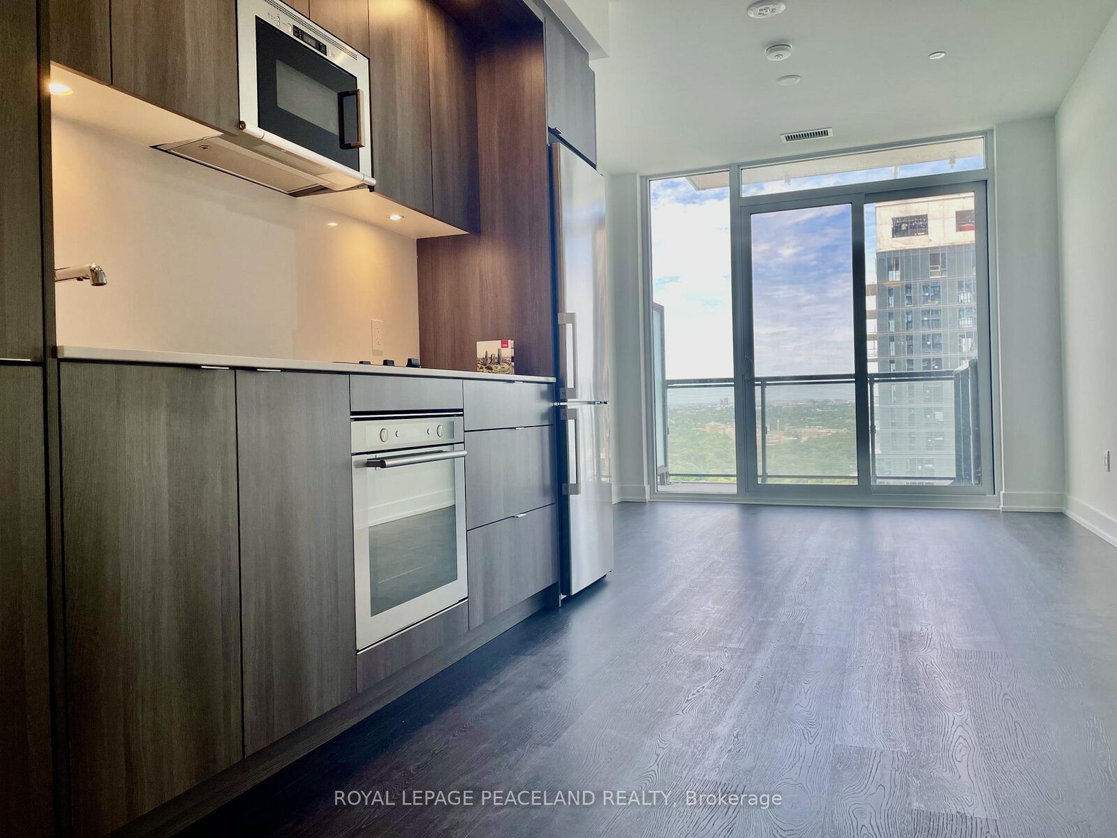 Property Photo: 30 Inn On The Park Drive 3511 ON M3C 0P8