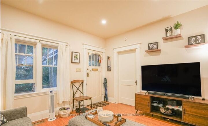 Property Photo:  33 Palace Street  ON N6B 3A6 