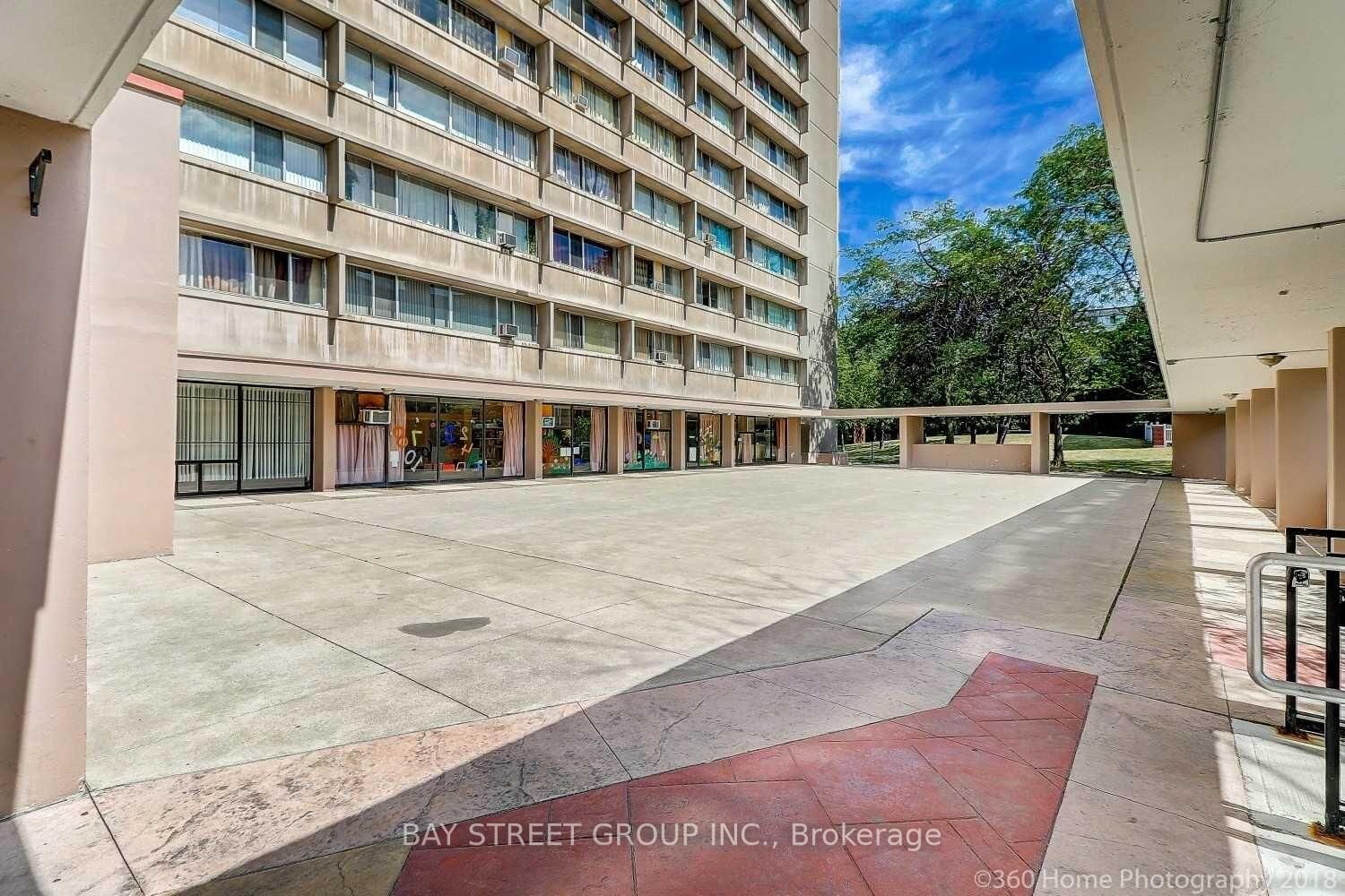 Property Photo:  100 Leeward Glenway 1010  ON M3C 2Z1 