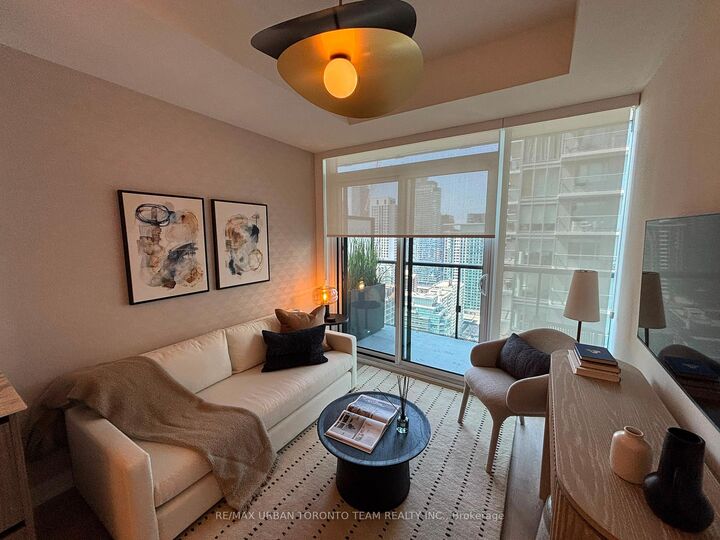 Property Photo:  127 Broadway Avenue 3005  ON M4P 1V4 