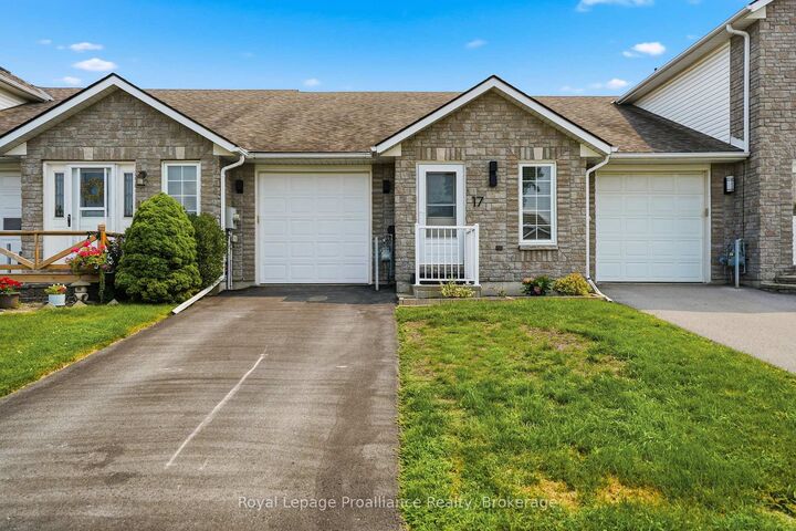 Property Photo:  17 Alder Court  ON K8P 5L5 