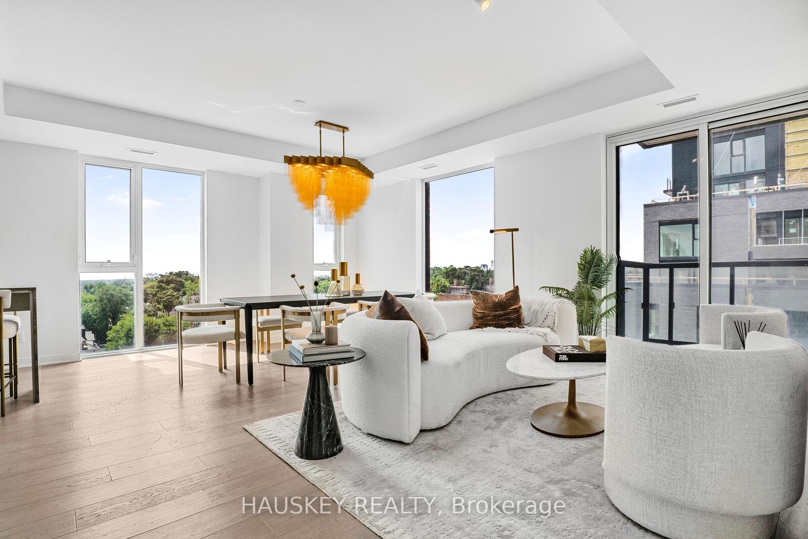 Property Photo:  185 Alberta Avenue 707  ON M6C 0A5 