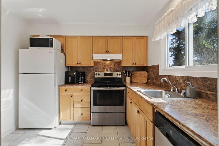 Property Photo:  6156 Brookside Lane  ON K1C 2K7 