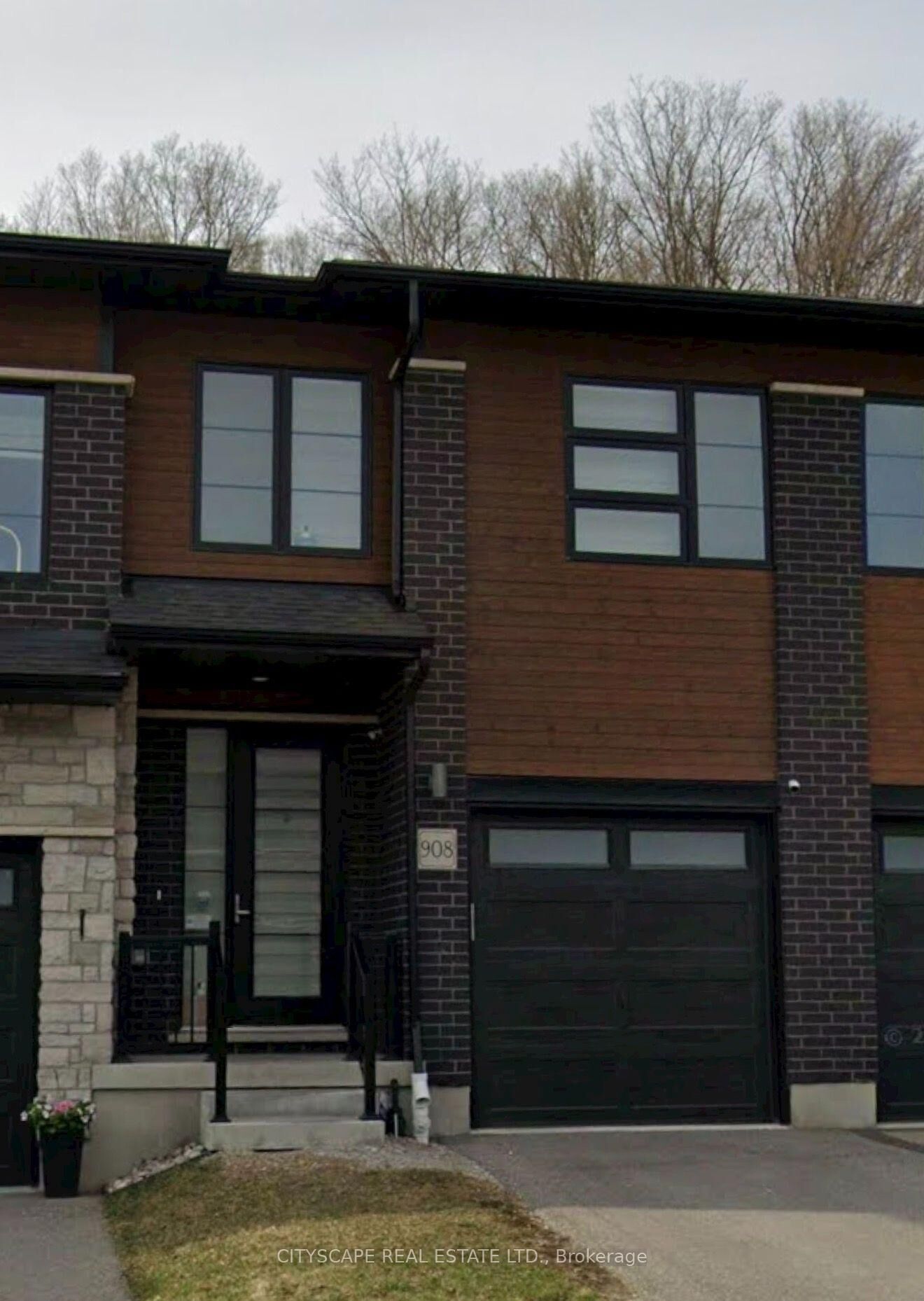 Property Photo:  908 Robert Ferrie Drive  ON N2R 0P2 