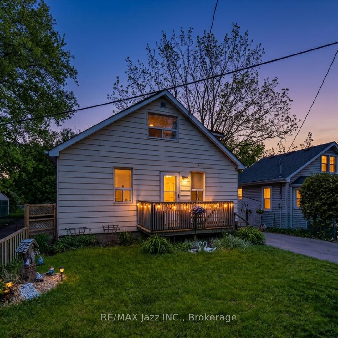Property Photo: 162 College Avenue ON L1J 1R4