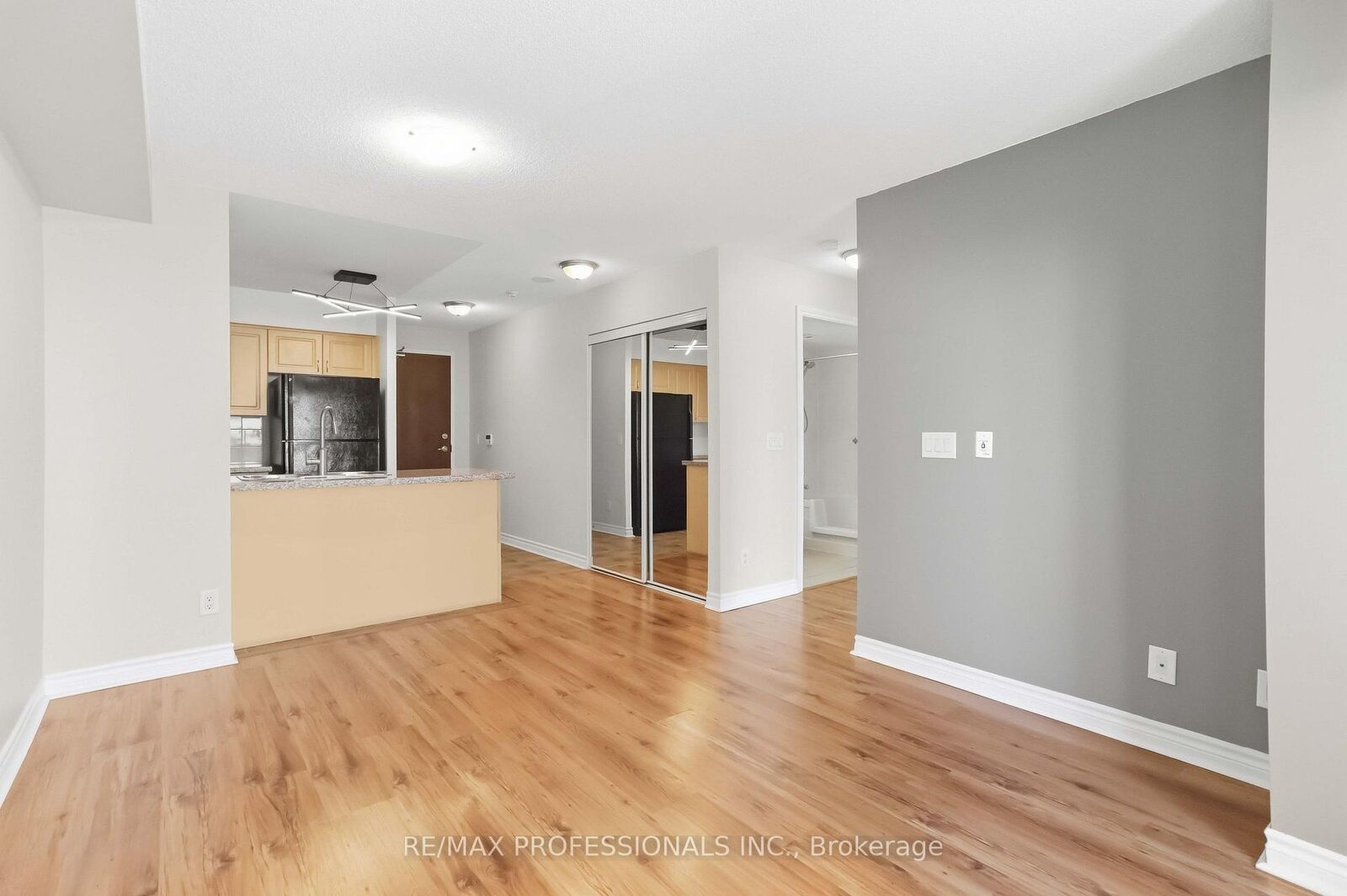 Property Photo:  5 Michael Power Place 701  ON M9A 0A3 