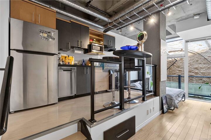 Property Photo: 1061 Fort St #213 BC V8V 5A1