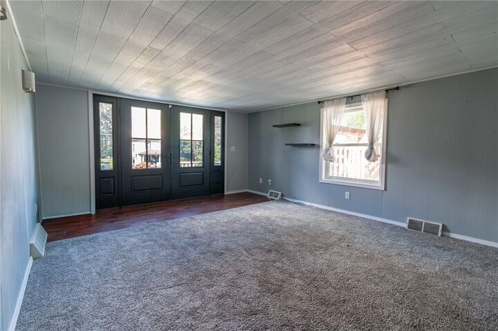 Property Photo:  1686 Harbor Edinburg Rd  PA 16116 