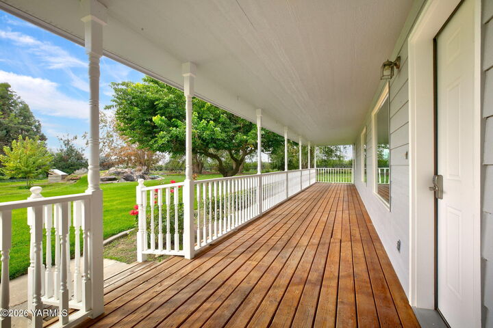 Property Photo: 530 N Puterbaugh Rd WA 98930