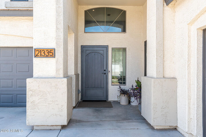 Property Photo:  21335 E Via Del Rancho --  AZ 85142 