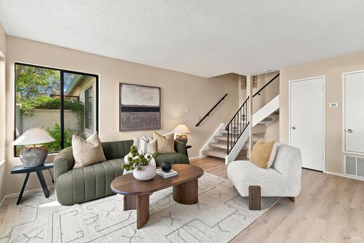 Property Photo:  31 Wharf Circle  CA 94903 
