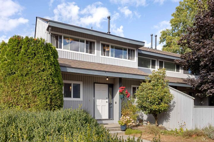 Property Photo:  19022 119B Avenue 1  BC V3Y 1X5 
