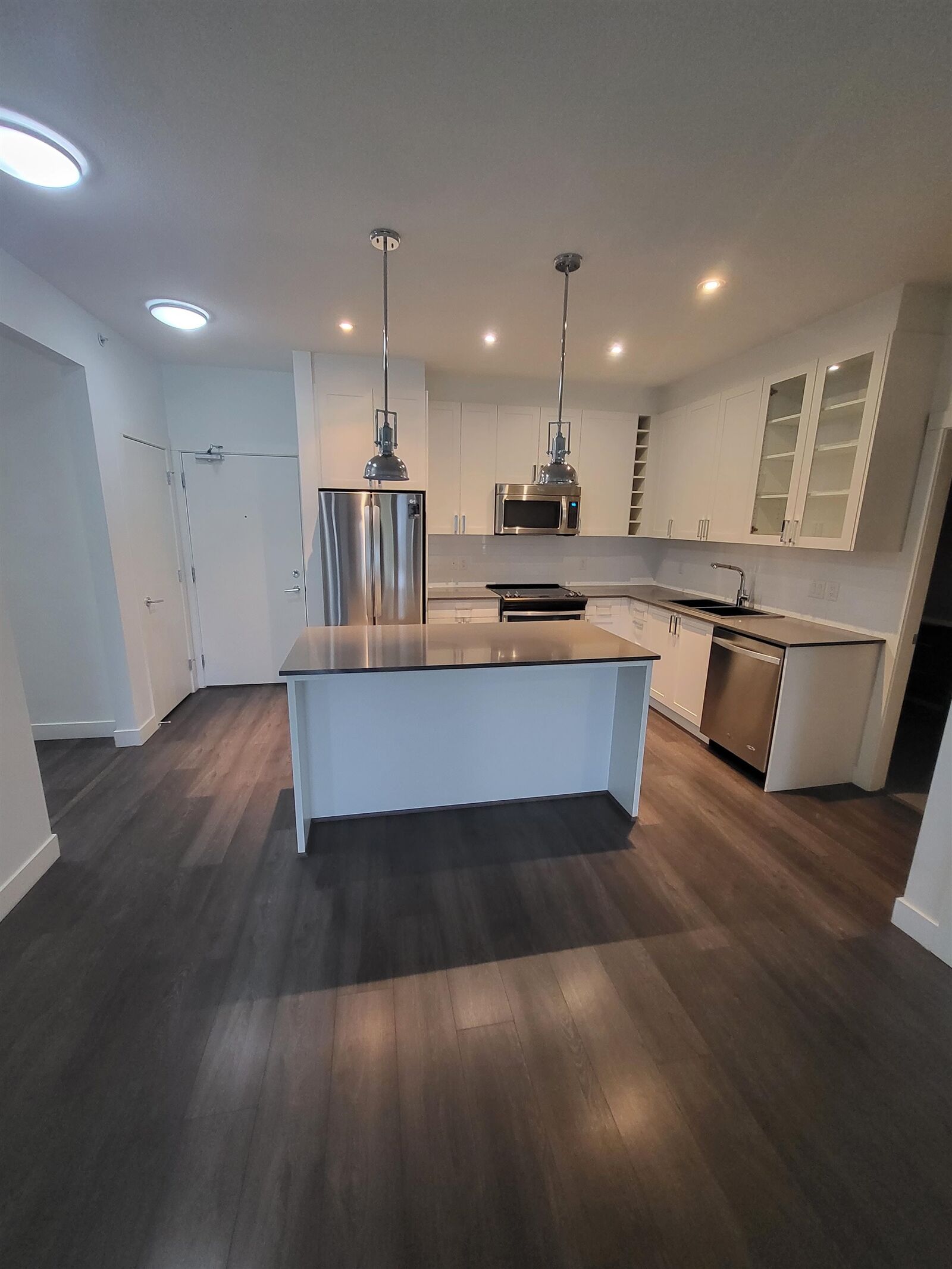 Property Photo:  16398 Avenue 64 Avenue 402  BC V4W 1H5 