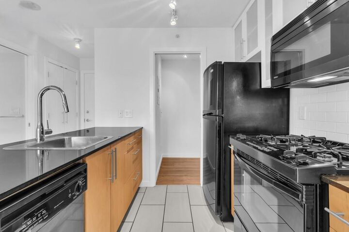 Property Photo:  1225 Richards Street 1703  BC V6B 1E6 