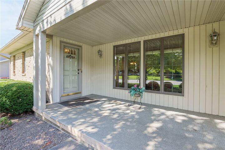 Property Photo:  562 Vintage Lane  NY 14615 