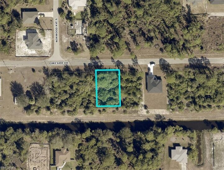 Property Photo:  1010 Lakeside Dr  FL 33974 