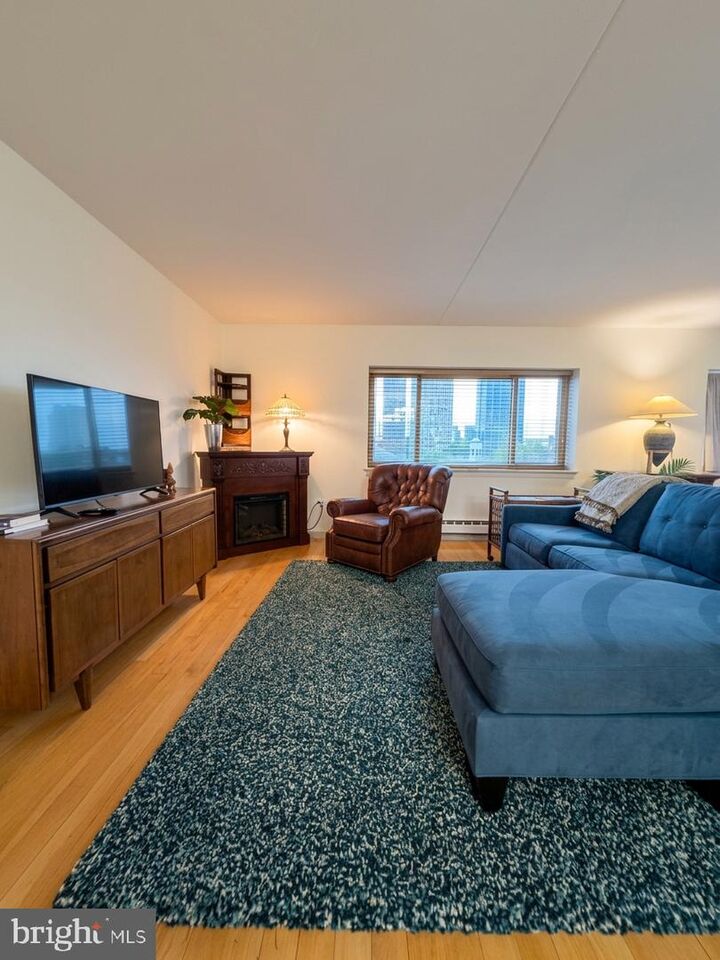 Property Photo:  200 Lombard Street 608  PA 19147 
